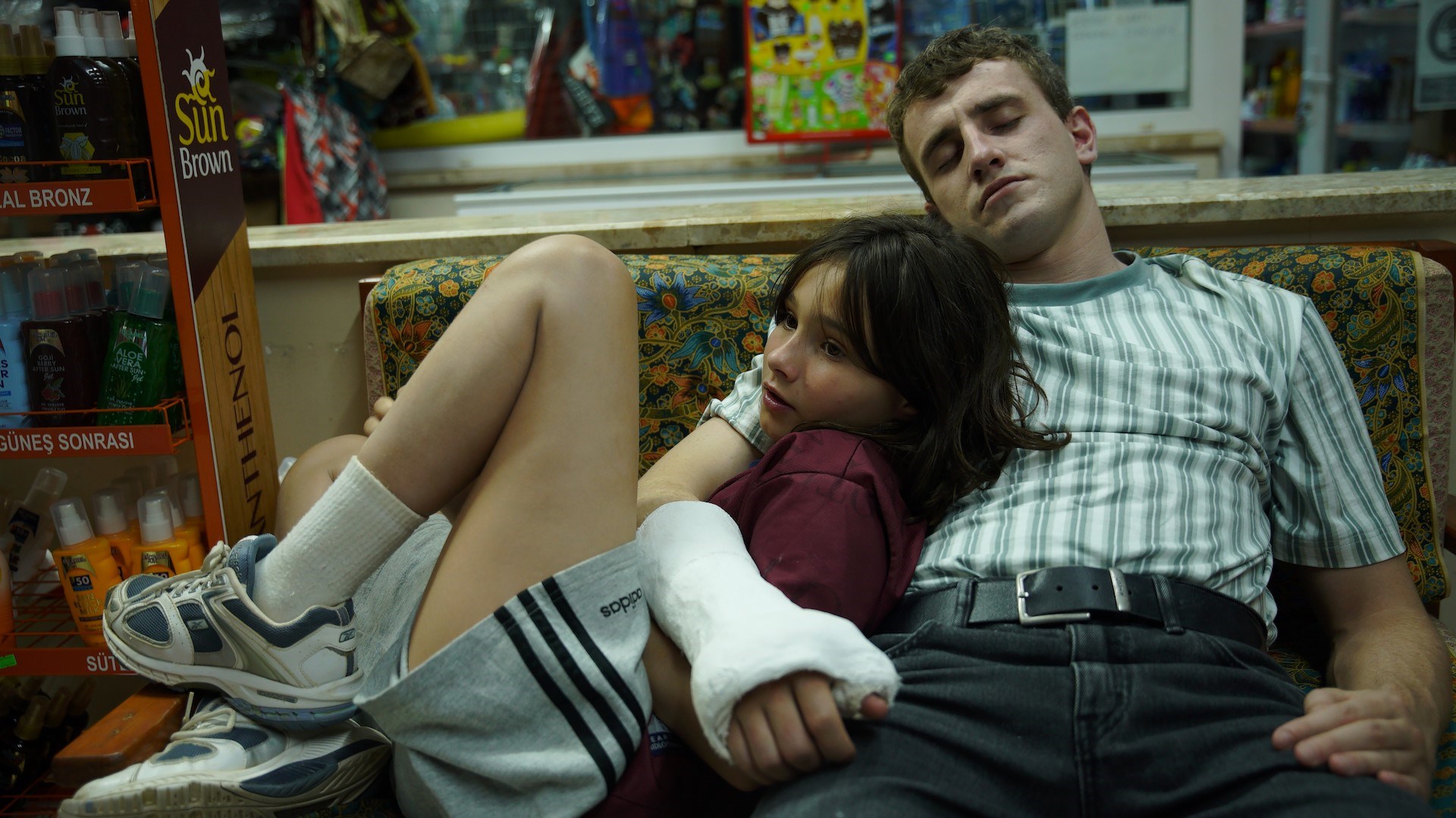 Affiche du film Aftersun - Où se cachent nos déchirures secrètes?