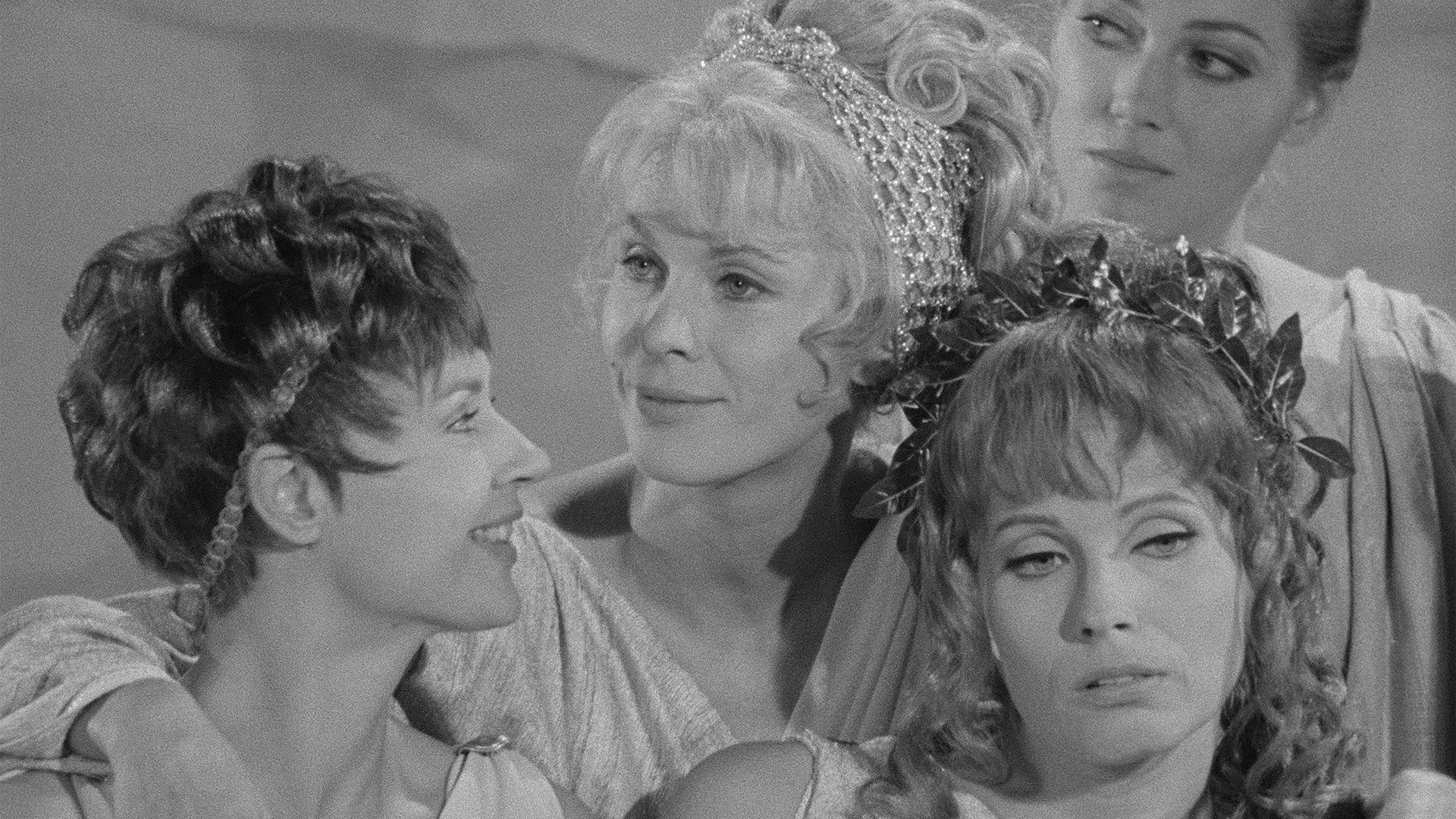 Affiche du film Les Filles  - Faites la fille, pas la guerre