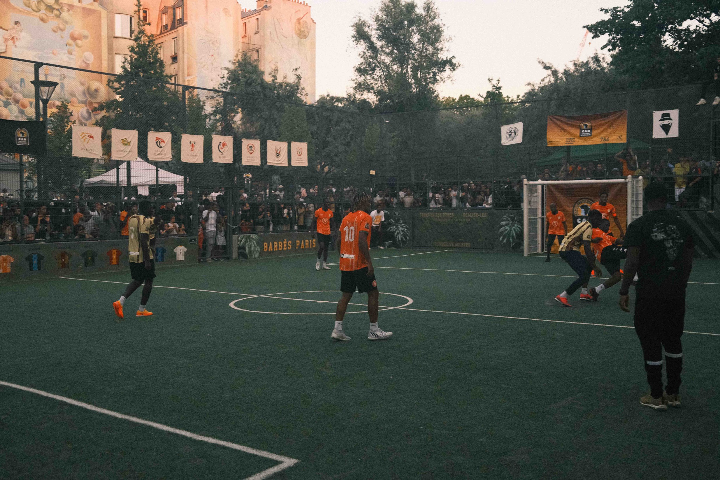 Affiche du film Barbès football nation