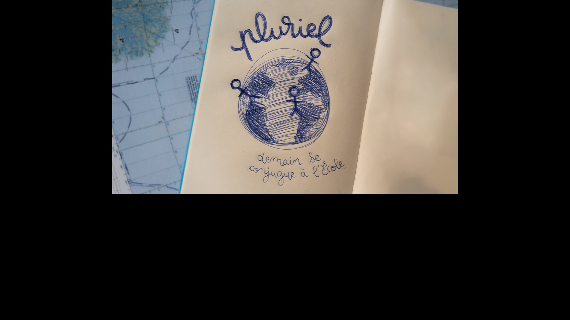 Affiche du film pluriel : demain se conjugue à l’Ecole