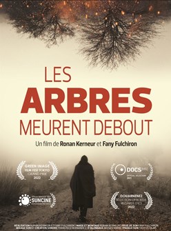 Affiche du film Les Arbres meurent debout