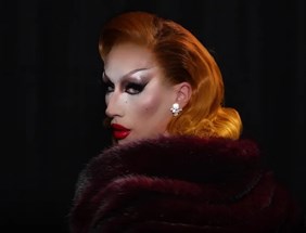 Affiche du film Sous les paillettes la rage : une histoire du drag