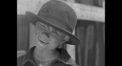 Affiche du film De la Zone à la Zone, par Justinien Tribillon